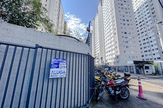 Fachada com Plaquinha de apartamento para alugar com 2 quartos, 44m² em Penha de França, São Paulo