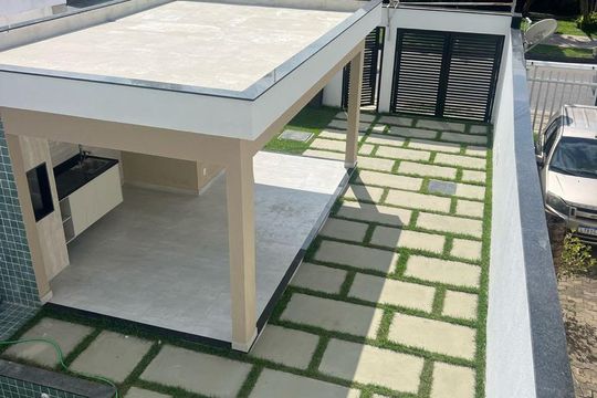 Vista de casa à venda com 3 quartos, 230m² em Camboinhas, Niterói