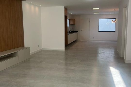 Casa à venda com 3 quartos, 230m² em Camboinhas, Niterói