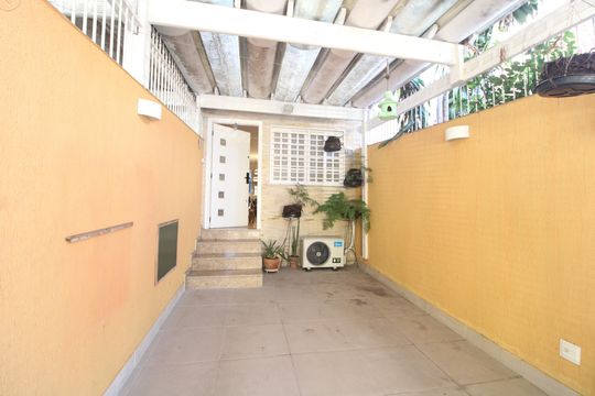 Garagem de casa à venda com 2 quartos, 160m² em Planalto Paulista, São Paulo