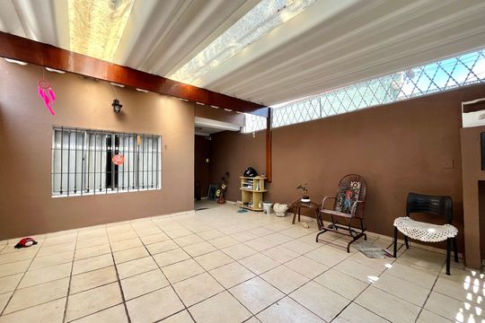 Garagem de casa para alugar com 3 quartos, 133m² em Vila Guarani (zona Sul), São Paulo