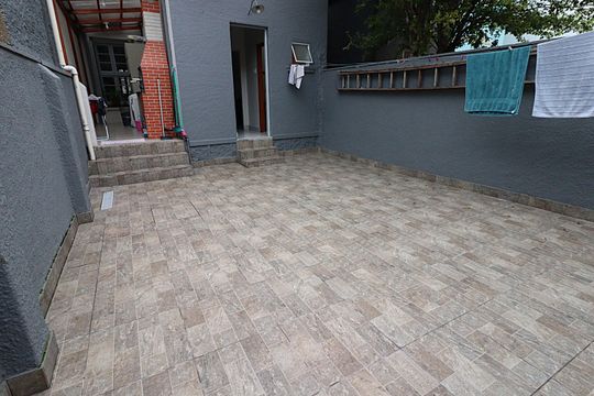 Quintal de casa à venda com 4 quartos, 137m² em Floresta, Porto Alegre