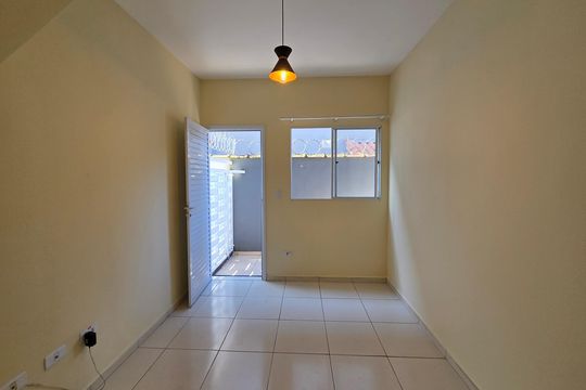Sala de casa de condomínio para alugar com 2 quartos, 42m² em Samambaia, Praia Grande