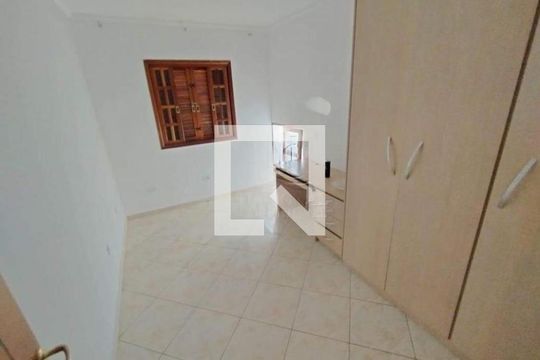Quarto de casa para alugar com 3 quartos, 148m² em Vila Clarice, Santo André