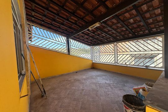 Varanda de casa à venda com 4 quartos, 260m² em Jardim Tupa, Barueri
