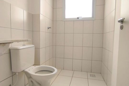 Banheiro de apartamento à venda com 2 quartos, 47m² em Jardim Novo Maracana, Campinas
