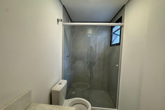 Banheiro 2 de casa de condomínio para alugar com 2 quartos, 60m² em Pestana, Osasco