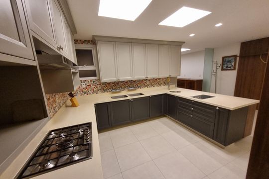 Cozinha de apartamento para alugar com 3 quartos, 300m² em Leme, Rio de Janeiro