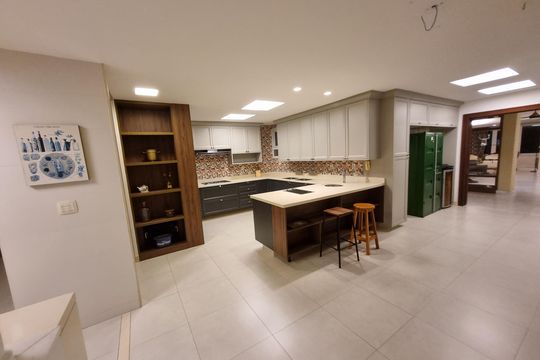 Sala/cozinha de apartamento para alugar com 3 quartos, 300m² em Leme, Rio de Janeiro