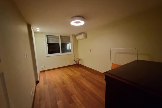 Quarto 1 de apartamento para alugar com 3 quartos, 300m² em Leme, Rio de Janeiro