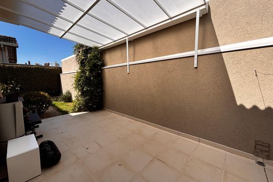 Fundos de casa de condomínio à venda com 3 quartos, 228m² em Morada das Flores (aldeia da Serra), Barueri