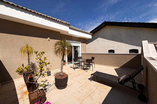 Varanda suíte 1 de casa de condomínio à venda com 3 quartos, 228m² em Morada das Flores (aldeia da Serra), Barueri