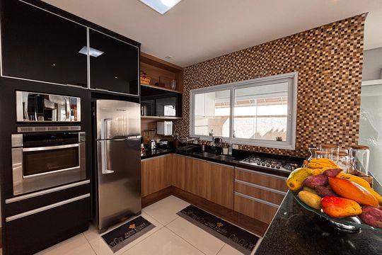 Cozinha de casa de condomínio à venda com 3 quartos, 228m² em Morada das Flores (aldeia da Serra), Barueri