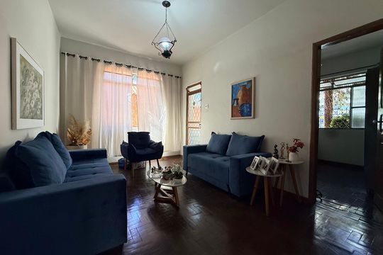 Casa à venda com 5 quartos, 300m² em Carlos Prates, Belo Horizonte