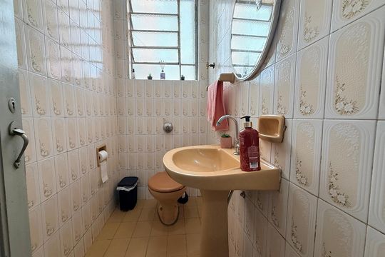 Banheiro de casa à venda com 5 quartos, 300m² em Carlos Prates, Belo Horizonte