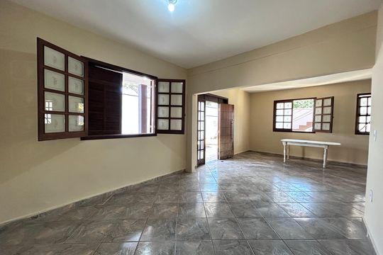 Casa para alugar com 16 quartos, 1000m² em Bandeirantes (Pampulha), Belo Horizonte