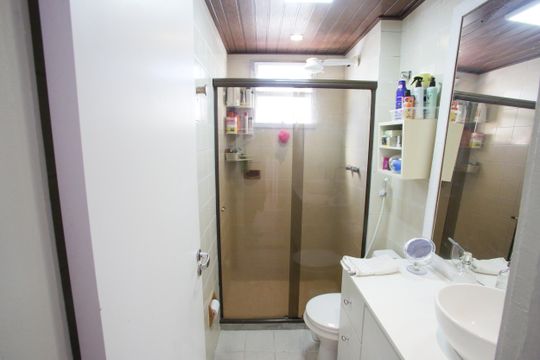 Banheiro de apartamento à venda com 2 quartos, 67m² em Taquara, Rio de Janeiro