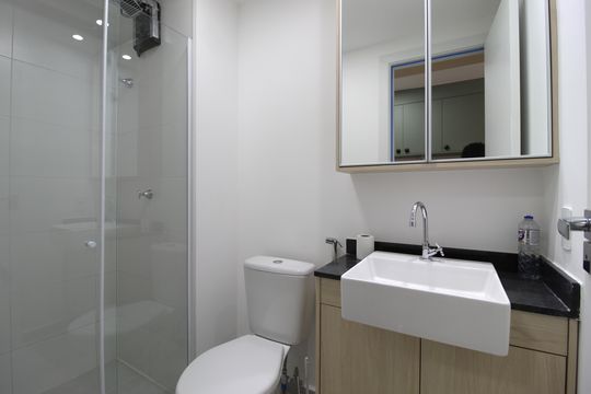 Banheiro de kitnet/studio para alugar com 1 quarto, 25m² em Vila Olímpia, São Paulo