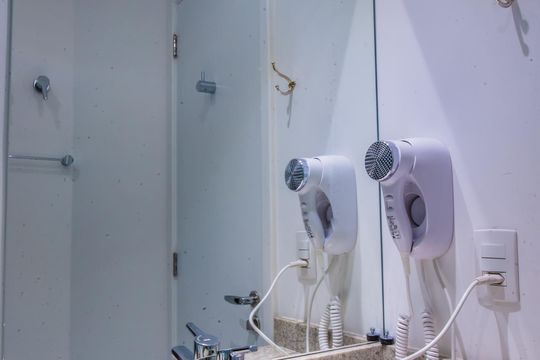 Banheiro de kitnet/studio para alugar com 1 quarto, 21m² em Centro Histórico de São Paulo, São Paulo