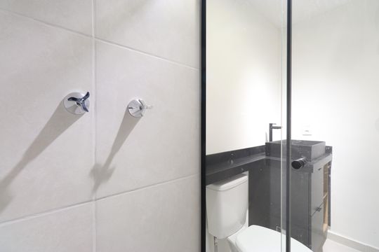Banheiro  de apartamento para alugar com 1 quarto, 24m² em Barra Funda, São Paulo