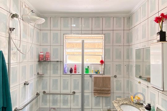Banheiro 1 de casa à venda com 3 quartos, 200m² em Bela Vista, Osasco