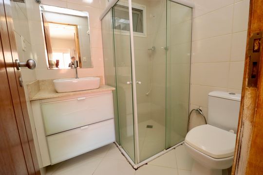 Suíte  de apartamento para alugar com 2 quartos, 86m² em Costa Azul, Salvador