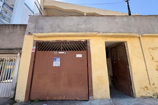 Fachada de casa para alugar com 8 quartos, 600m² em Jardim Cristiane, Santo André