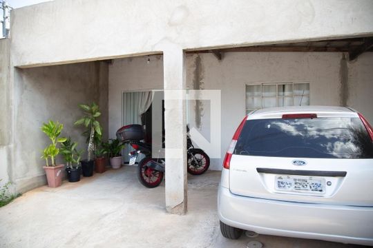 Garagem de casa de condomínio à venda com 3 quartos, 150m² em Condomínio Amin Camargo, Goiânia