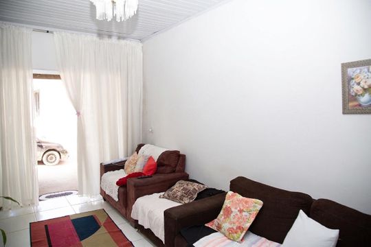 Sala de casa de condomínio à venda com 3 quartos, 150m² em Condomínio Amin Camargo, Goiânia