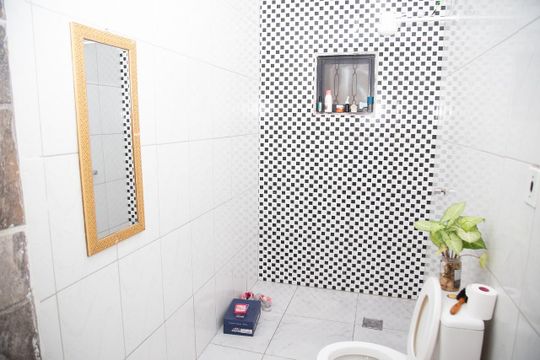 Banheiro de casa de condomínio à venda com 3 quartos, 150m² em Condomínio Amin Camargo, Goiânia