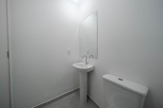 Banheiro de apartamento para alugar com 2 quartos, 38m² em Vila Campanela, São Paulo