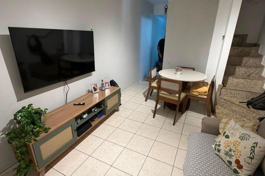 Sala de casa de condomínio à venda com 2 quartos, 63m² em Vargem Grande, Rio de Janeiro