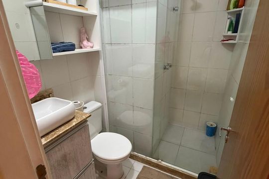 Banheiro de casa de condomínio à venda com 2 quartos, 63m² em Vargem Grande, Rio de Janeiro