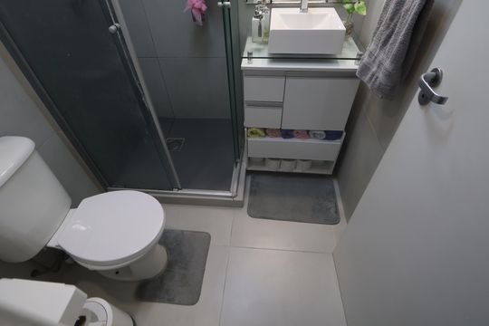 Banheiro de apartamento à venda com 3 quartos, 52m² em Mato Grande, Canoas