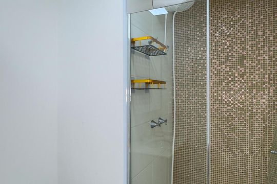Banheiro de apartamento à venda com 1 quarto, 34m² em Santo Amaro, São Paulo