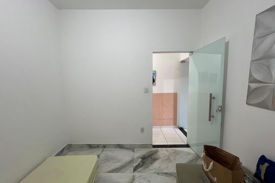 Quarto 1 de casa à venda com 2 quartos, 216m² em Parque Xangri-lá, Contagem