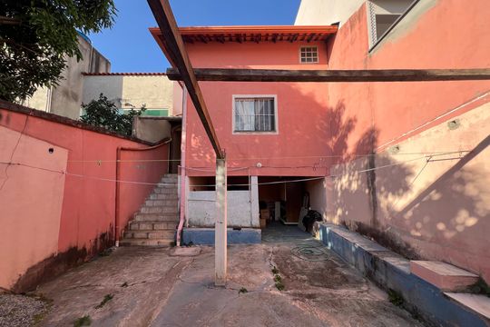 Quintal de casa à venda com 2 quartos, 216m² em Parque Xangri-lá, Contagem