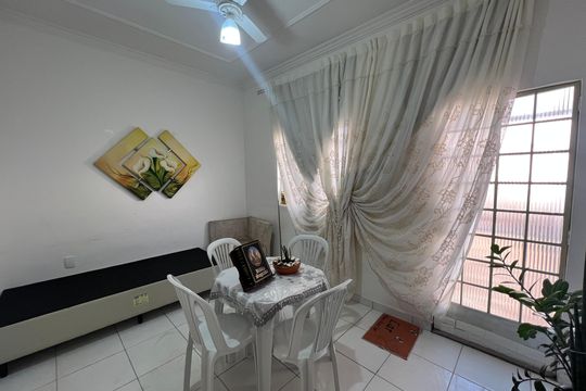 Sala 1 de casa à venda com 2 quartos, 216m² em Parque Xangri-lá, Contagem