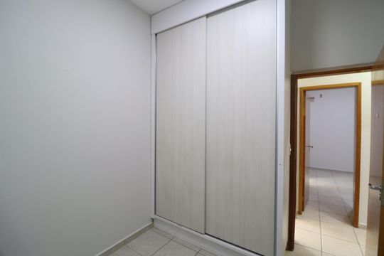 Quarto 2 de apartamento para alugar com 3 quartos, 80m² em Tibery, Uberlândia