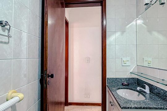 Banheiro de apartamento à venda com 2 quartos, 107m² em Vila Carrão, São Paulo