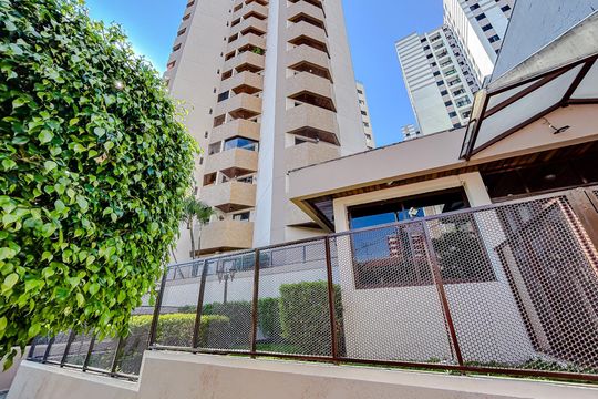 Fachada e portaria de apartamento à venda com 2 quartos, 107m² em Vila Carrão, São Paulo