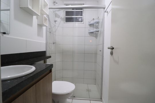 Banheiro Social de apartamento para alugar com 2 quartos, 55m² em Shopping Park, Uberlândia