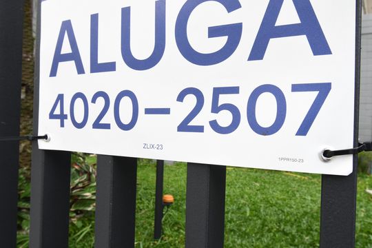 Código ZLIX-23 de apartamento para alugar com 2 quartos, 76m² em Cristo Rei, Curitiba