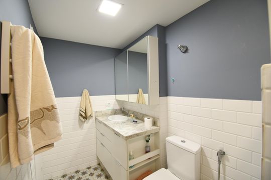 Banheiro de apartamento para alugar com 2 quartos, 76m² em Cristo Rei, Curitiba