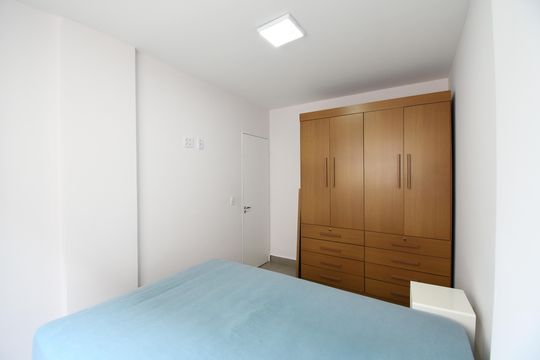 Quarto 1 de apartamento para alugar com 2 quartos, 76m² em Cristo Rei, Curitiba