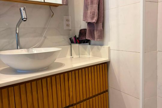 Banheiro de apartamento para alugar com 1 quarto, 52m² em Leblon, Rio de Janeiro