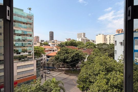 Vista da janela da sala de apartamento para alugar com 1 quarto, 52m² em Leblon, Rio de Janeiro