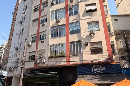Fachada de apartamento para alugar com 1 quarto, 52m² em Leblon, Rio de Janeiro