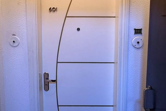 Porta de entrada de apartamento para alugar com 1 quarto, 52m² em Leblon, Rio de Janeiro
