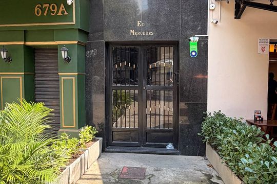 Fachada de apartamento para alugar com 1 quarto, 52m² em Leblon, Rio de Janeiro